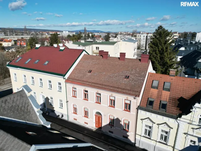 Zeitwandel - Mehrparteienhaus mit Entwicklungspotenzial in Wiener Neustadt! - Titelbild