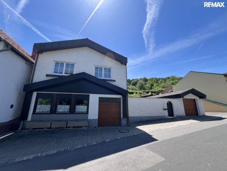 Burgblick! Charmantes Einfamilienhaus mit Garten, Terrasse und Wellnessbereich in Forchtenstein!