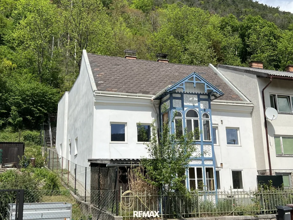 Schlossblick! Charmantes Einfamilienhaus in Gloggnitz am Silbersberg!! - Titelbild