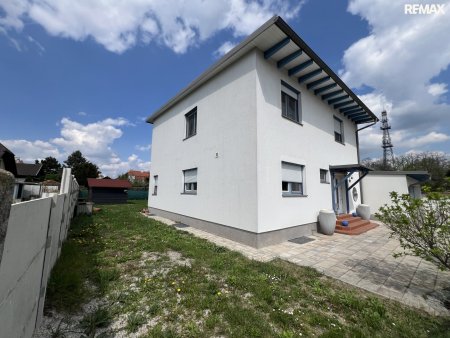 Großzügiges Einfamilienhaus mit Garten, Terrasse & Garage in Ebenfurth, 4 Zimmer, 195m²