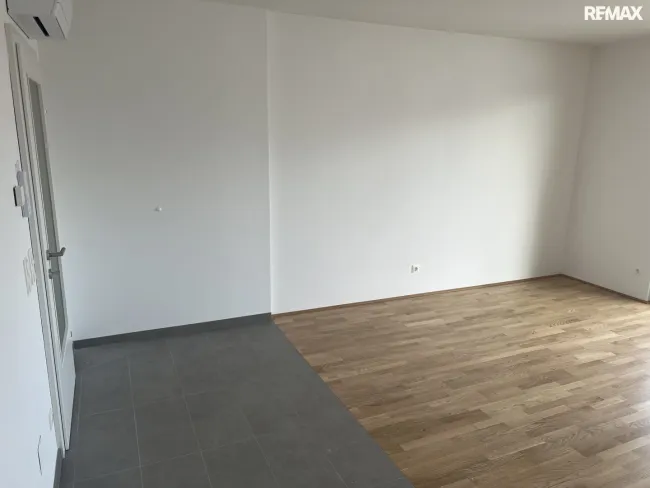 Komfortables Wohnen in Wiener Neustadt: 33,03m², 1 Zimmer, Loggia, Fliesen, Parkett uvm. - Bild