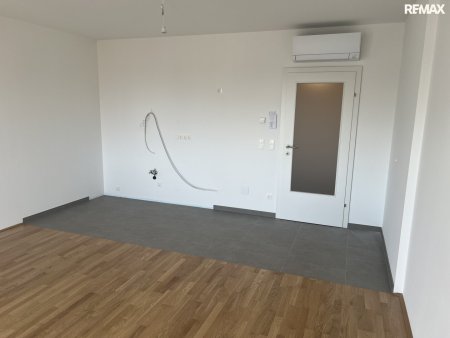 Komfortables Wohnen in Wiener Neustadt: 33,03m², 1 Zimmer, Loggia, Fliesen, Parkett uvm.