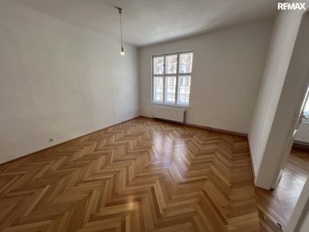 Erstbezug nach Renovierung! Altbauwohnung mit 90m2 in bester Lage!