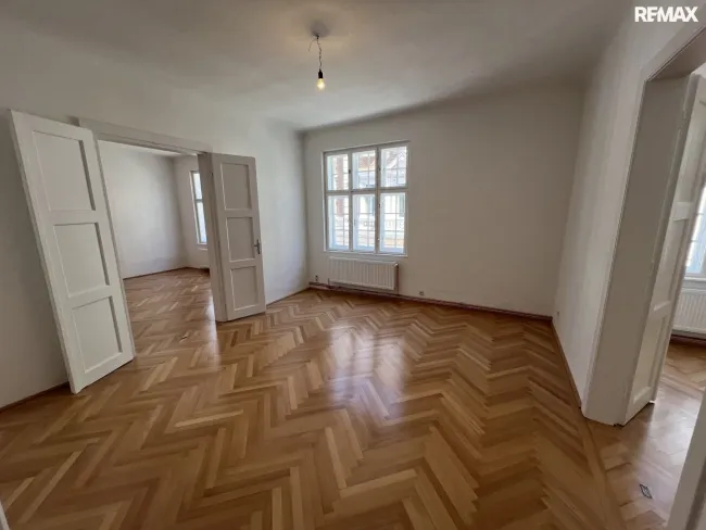Erstbezug nach Renovierung! Altbauwohnung mit 90m2 in bester Lage! - Titelbild