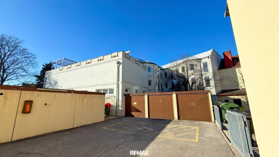 Ehemaliges Seniorenheim, gewerbliche Widmung, große Dachterrasse & 16 Garagen in Wiener Neustadt – Top Chance! - Bild
