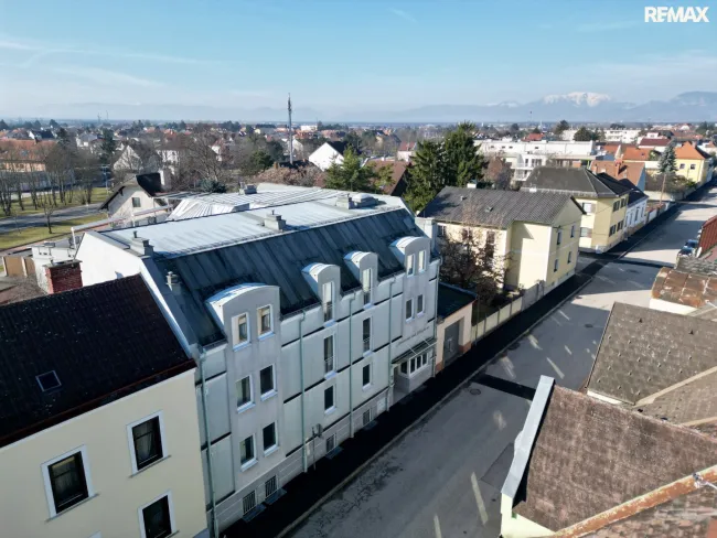 Ehemaliges Seniorenheim, gewerbliche Widmung, große Dachterrasse & 16 Garagen in Wiener Neustadt – Top Chance! - Titelbild