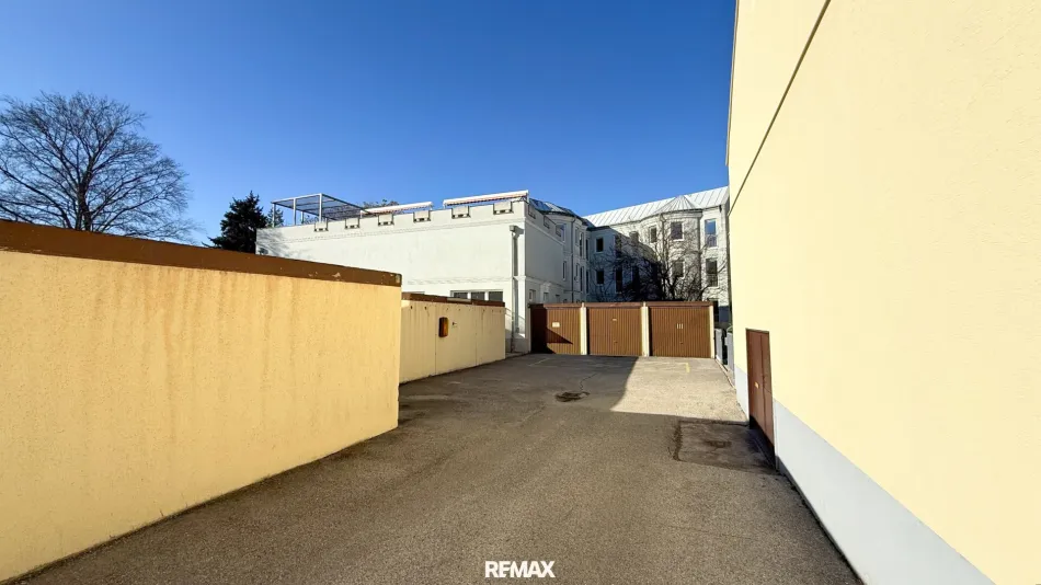 Ehemaliges Seniorenheim, gewerbliche Widmung, große Dachterrasse & 16 Garagen in Wiener Neustadt – Top Chance! - Bild
