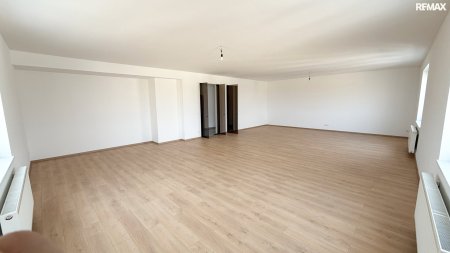 Modernes Büro in Flugplatznähe - 94m² im 2. OG in Wiener Neustadt zur Miete!
