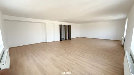 Modernes Büro in Flugplatznähe - 94m² im 2. OG in Wiener Neustadt zur Miete!