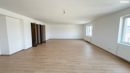 Modernes Büro in Flugplatznähe - 94m² im 2. OG in Wiener Neustadt zur Miete!