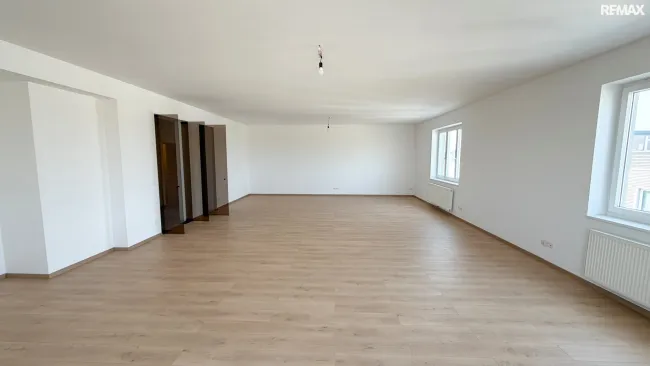 Modernes Büro in Flugplatznähe - 94m² im 2. OG in Wiener Neustadt zur Miete! - Bild