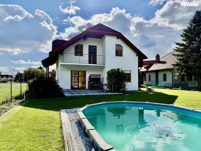 Seenahe Lage mit Badeplatz – Einfamilienhaus am Schloßsee (2. Reihe) inkl. Seezugang, ca. 125 m² Wfl. - Bild