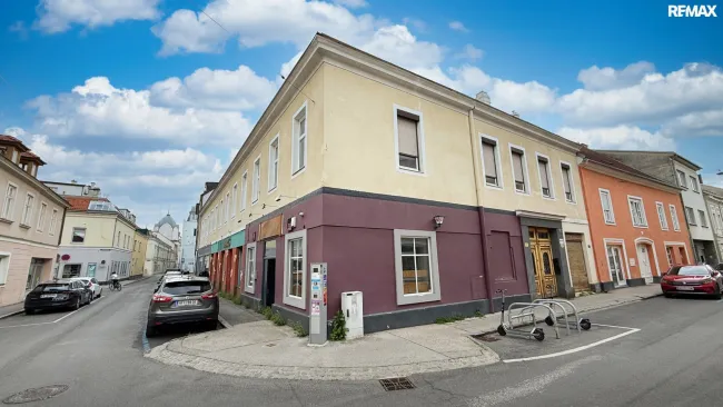 Bestandsfreies Zinshaus in Wiener Neustadt – Sanierungsobjekt mit Renditepotenzial und Bebauungsstudie - Bild