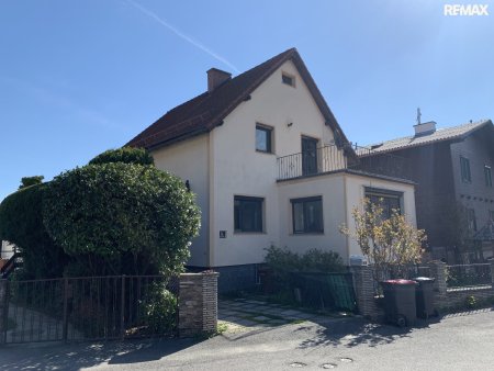Charmantes Einfamilienhaus in Gloggnitz – Ihr neues Zuhause mit Garten und Garage!