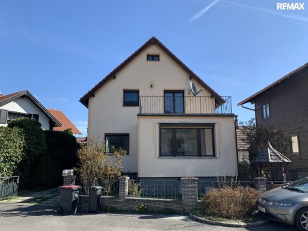Charmantes Einfamilienhaus in Gloggnitz – Ihr neues Zuhause mit Garten und Garage!