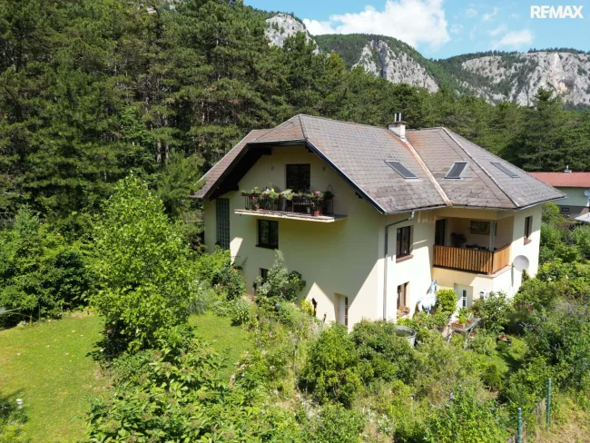 Hohe Wand - Einfamilienhaus mit 3 Wohneinheiten auf 1.100 m² Grund! - Titelbild