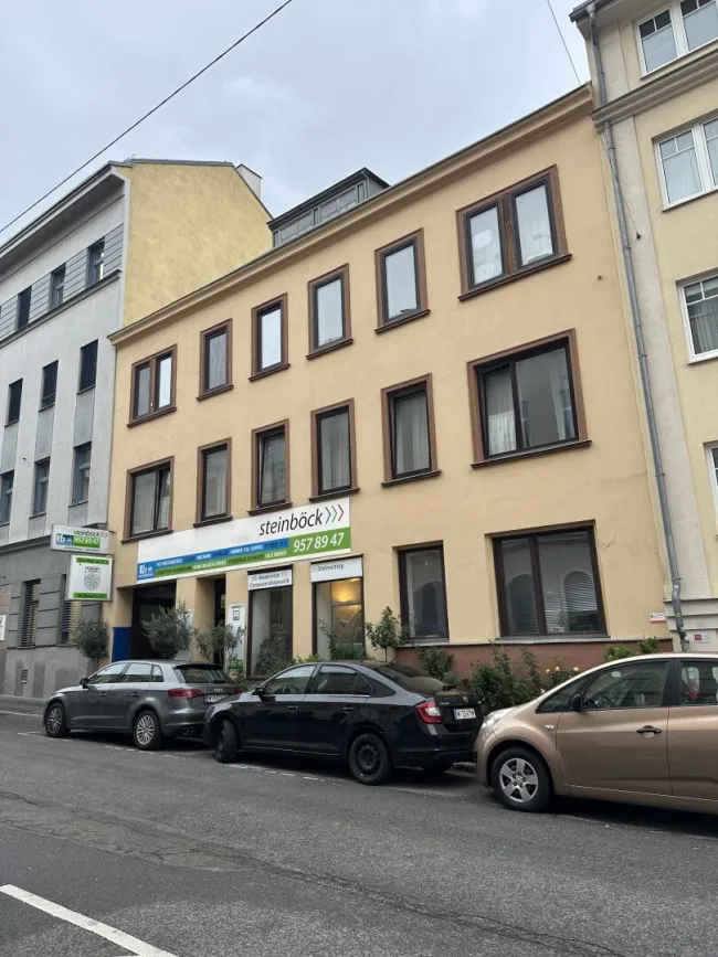Zinshaus in gefragter Lage des 18. Bezirks - hoher Leerstand & ausbaufähiger Rohdachboden - Titelbild