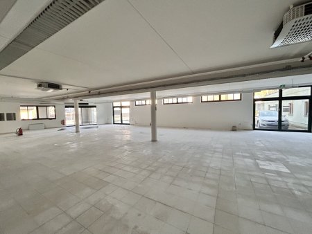 Vielseitiges Objekt mit Parkplätzen - Gewerbe, Büro, Handel, Produktion, Lager