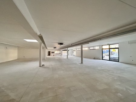 Vielseitiges Objekt mit Parkplätzen - Gewerbe, Büro, Handel, Produktion, Lager