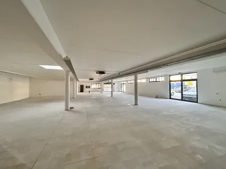 Vielseitiges Objekt mit Parkplätzen - Gewerbe, Büro, Handel, Produktion, Lager