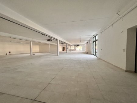 Vielseitiges Objekt mit Parkplätzen - Gewerbe, Büro, Handel, Produktion, Lager