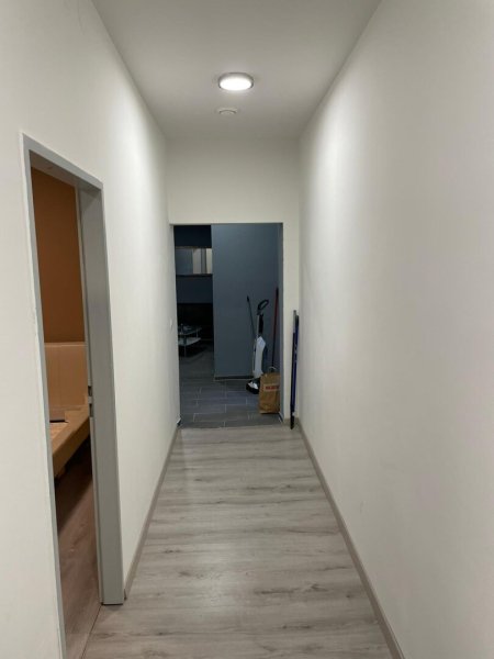 Geschäftslokal - Büro - Praxis - Atelier in guter Lage mit Schaufenster - zur Miete oder zum Kauf