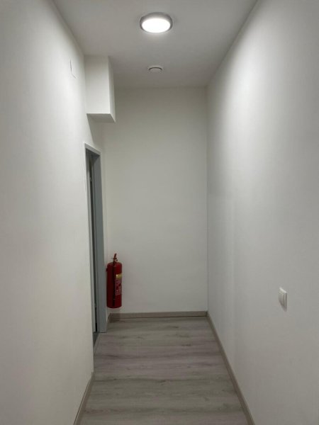 Geschäftslokal - Büro - Praxis - Atelier in guter Lage mit Schaufenster - zur Miete oder zum Kauf