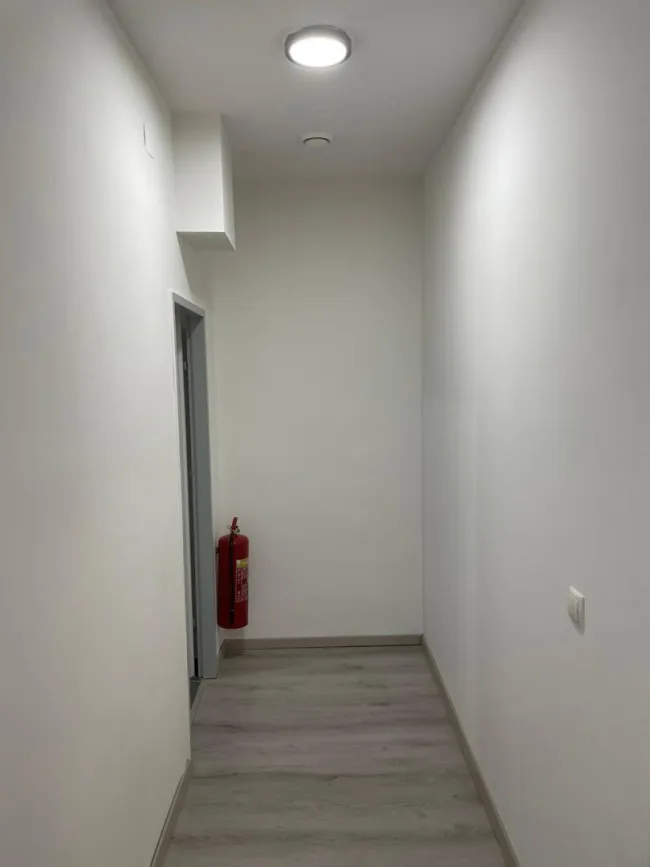 Geschäftslokal - Büro - Praxis - Atelier in guter Lage mit Schaufenster - zur Miete oder zum Kauf - Bild
