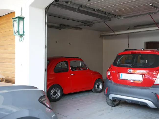 Doppelgarage & zwei überdachte Stellplätze | Landhausvilla Thumersbach