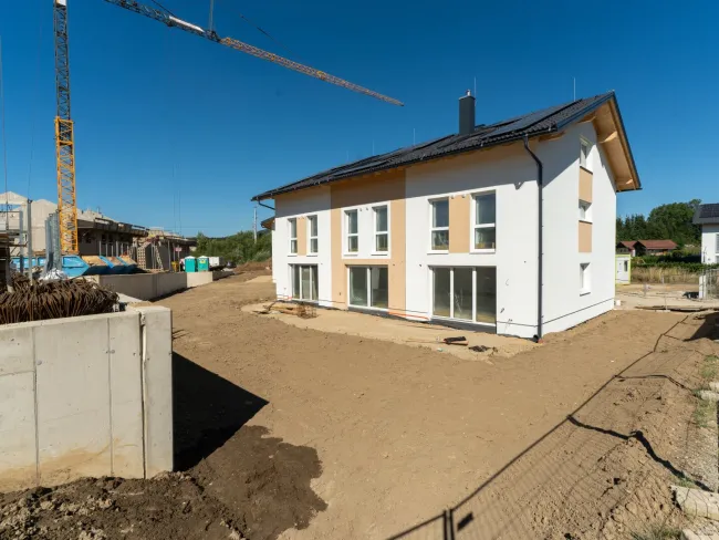 Bauabschnitt 1 in Fertigstellung | Bauabschnitt 2 im Rohbau