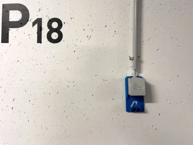 Parkplatz mit Vorbereitung für E-Ladestation