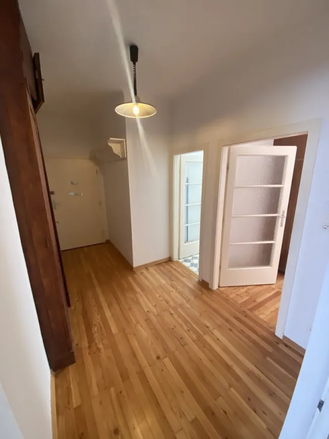 Gepflegte 3 Zimmer Wohnung mit Lift neben dem Botanischen Garten - Titelbild