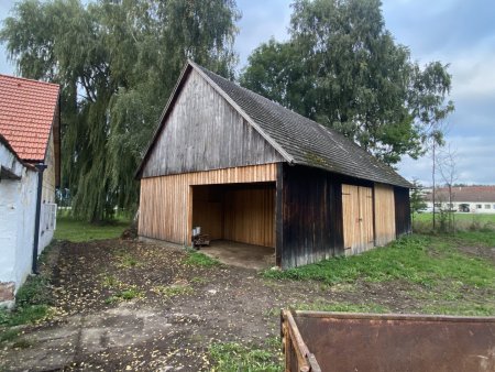 Ehemaliges Bauernhaus mit Scheune mit viel Potential - renovierungsbedürftig