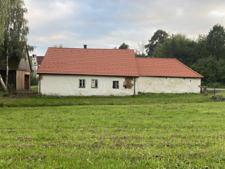 Ehemaliges Bauernhaus mit Scheune mit viel Potential - renovierungsbedürftig