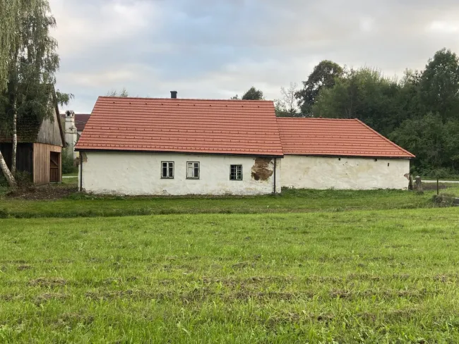 Ehemaliges Bauernhaus mit Scheune mit viel Potential - renovierungsbedürftig - Titelbild