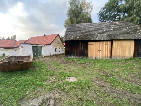 Ehemaliges Bauernhaus mit Scheune mit viel Potential - renovierungsbedürftig