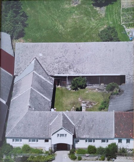 Großzügiges Landhaus im schönen Waldviertel mit Wiesen und Acker gleich angrenzend