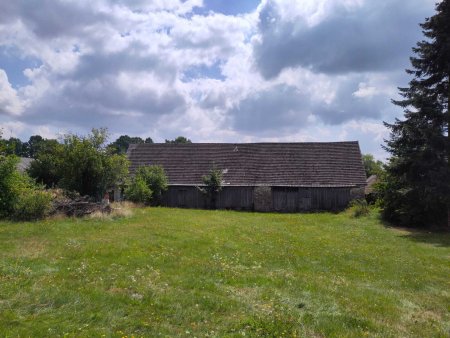Großzügiges Landhaus im schönen Waldviertel mit Wiesen und Acker gleich angrenzend