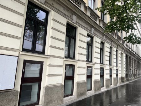 Helles Büro mit 5 Zimmern und 2 WCs gegenüber Stadthalle– gepflegt und sofort bezugsbereit!