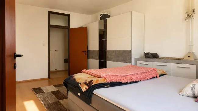Schlafzimmer 1