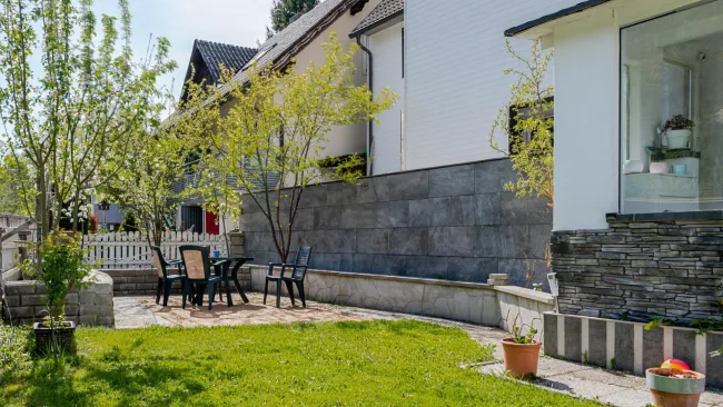 Direkt an der Steyr: Großzügiges Familienhaus mit Außenküche - Titelbild