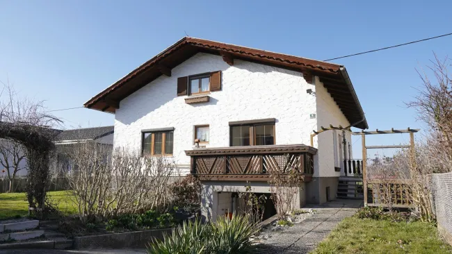 Gepflegtes Einfamilienhaus in ruhiger Siedlungslage von Ranshofen - Titelbild