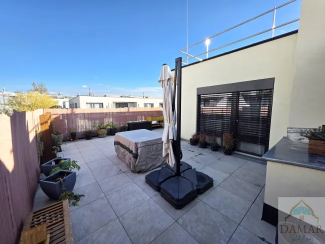 Traumhafte 4-Zimmer-Dachgeschoßwohnung mit großer 65m² Terrasse und Garagenplatz in 1220 Wien – Jetzt zugreifen! - Bild