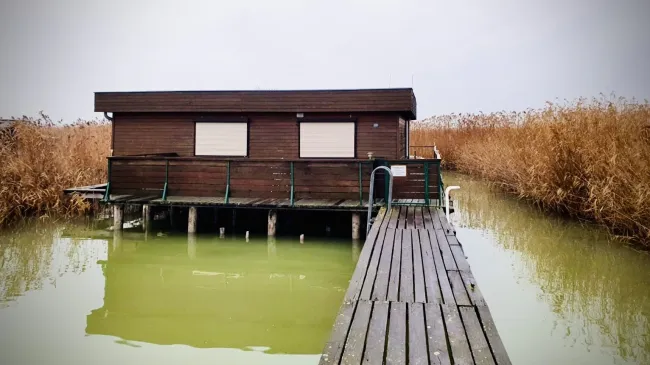 Hütte vom See aus gesehen...