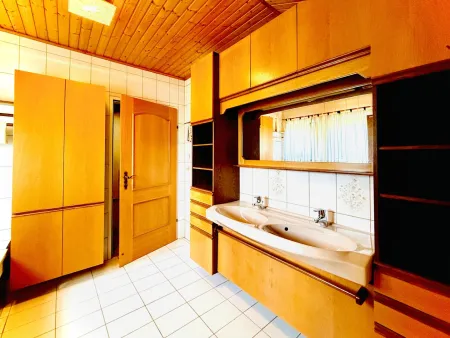 Badezimmer - geräumig mit Doppelwaschtisch....