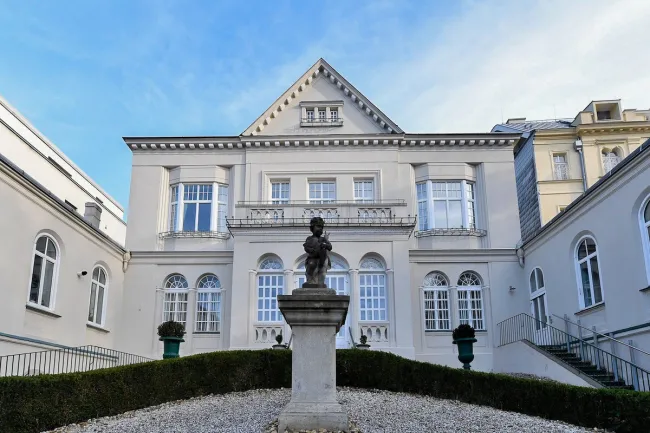 EXKLUSIVE ORDINATIONSRÄUME IN DER VILLA DEMEL - RUHIGE UND ANSEHNLICHE LAGE IM 17. BEZIRK - flexibler Miete / Umsatzbeteiligung möglich! - Titelbild