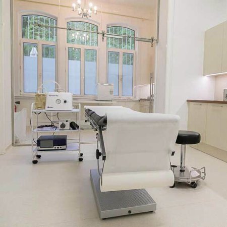 EXKLUSIVE ORDINATIONSRÄUME IN DER VILLA DEMEL - RUHIGE UND ANSEHNLICHE LAGE IM 17. BEZIRK - flexibler Miete / Umsatzbeteiligung möglich!