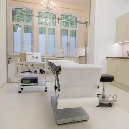 EXKLUSIVE ORDINATIONSRÄUME IN DER VILLA DEMEL - RUHIGE UND ANSEHNLICHE LAGE IM 17. BEZIRK - flexibler Miete / Umsatzbeteiligung möglich! - Bild