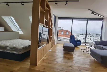 LOFT MIT DACHTERRASSE INKLUSIVE SEHR MODERNER MÖBLIERUNG