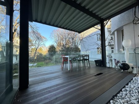 STILVOLLES WOHNEN IN DER VILLENGEGEND: Moderne Wohnung mit Gartenblick